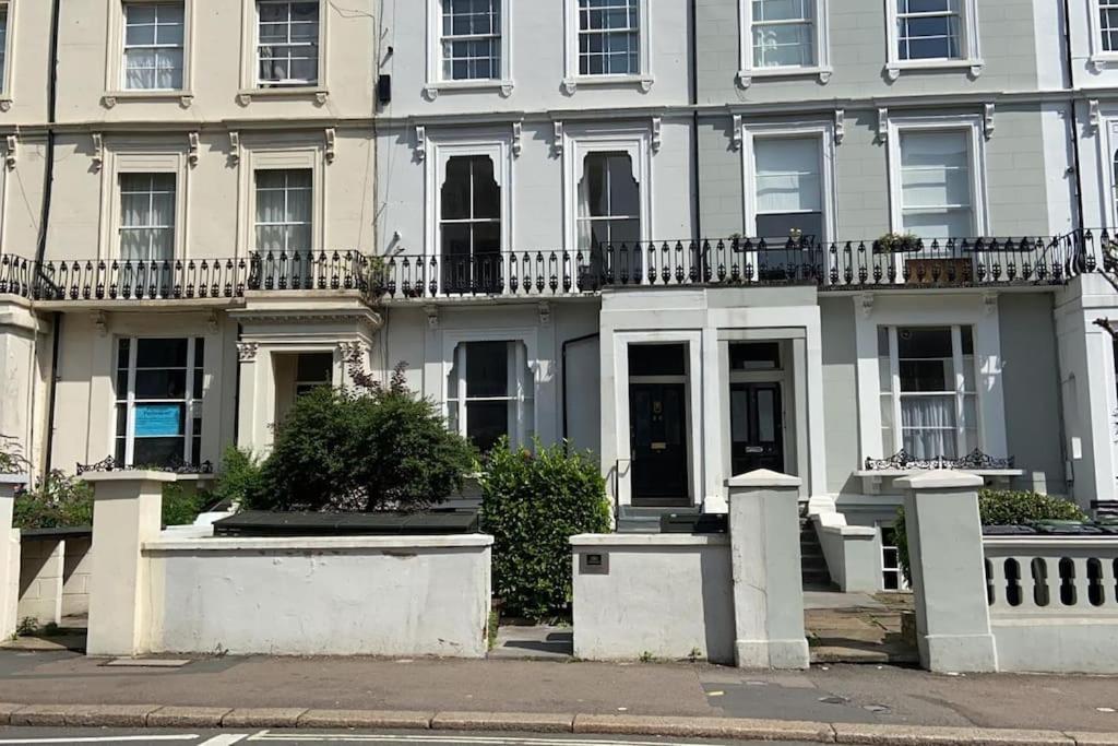 Gorgeous 2 Bedroom Flat In Charming Swiss Cottage Londres Exterior foto