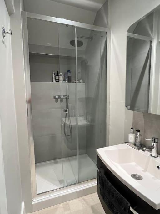 Gorgeous 2 Bedroom Flat In Charming Swiss Cottage Londres Exterior foto